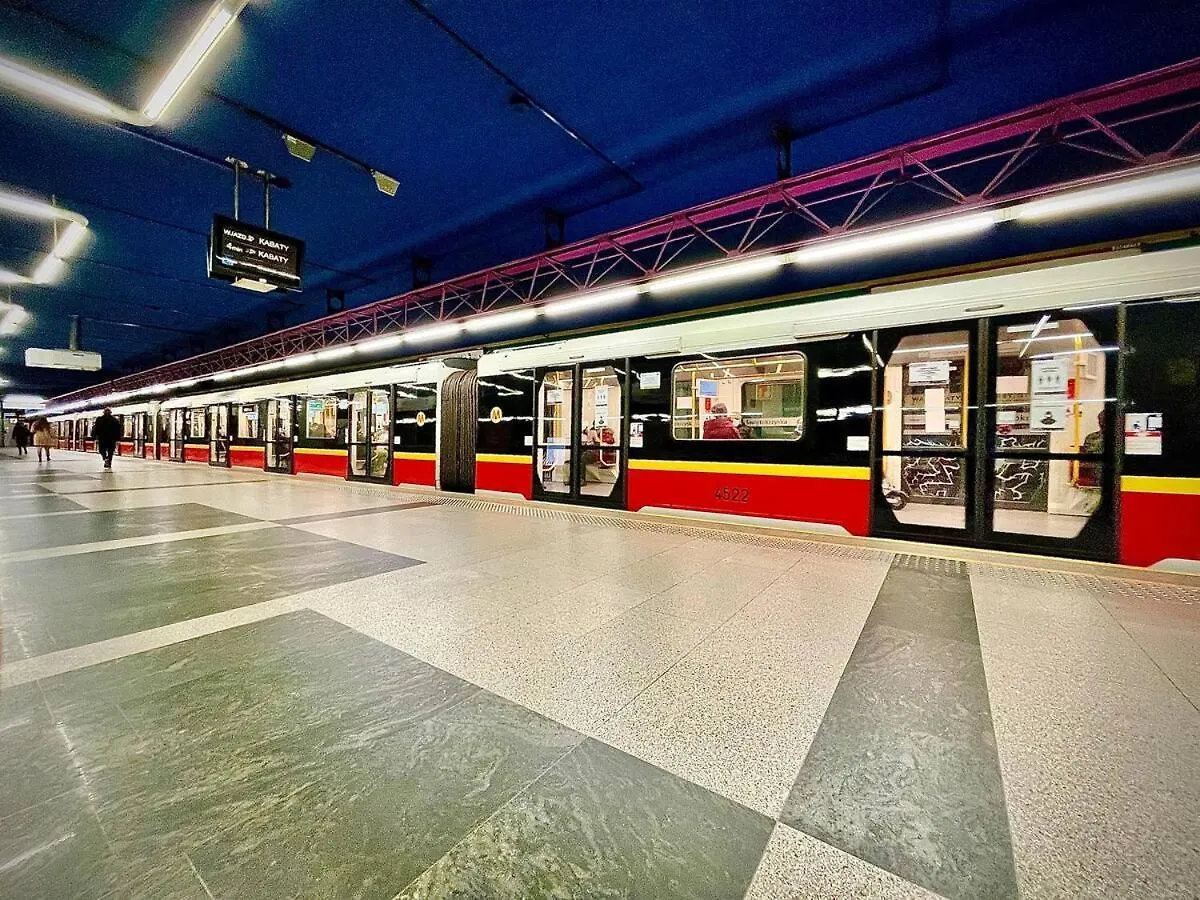 White 3 Metro Wifi 85'Tv Netflix Disney+ Hbo Warsaw Apartment