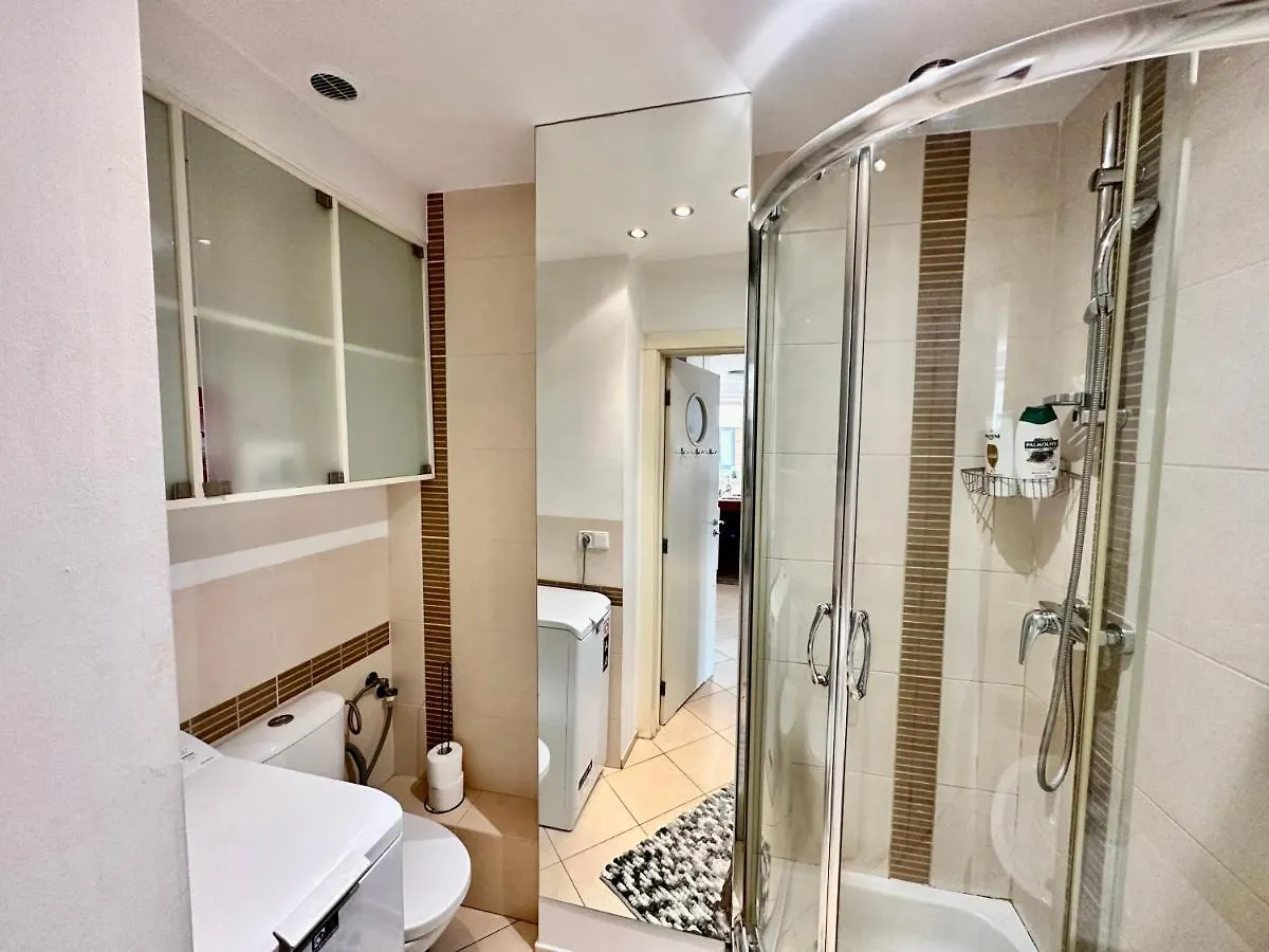 White 3 Metro Wifi 85'Tv Netflix Disney+ Hbo Warsaw Apartment