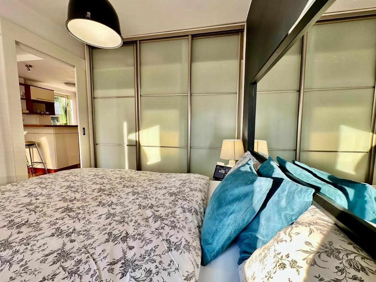 White 3 Metro Wifi 85'Tv Netflix Disney+ Hbo Warsaw Apartment