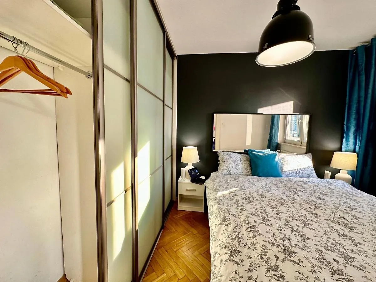 White 3 Metro Wifi 85'Tv Netflix Disney+ Hbo Varsovie 0*,  Pologne